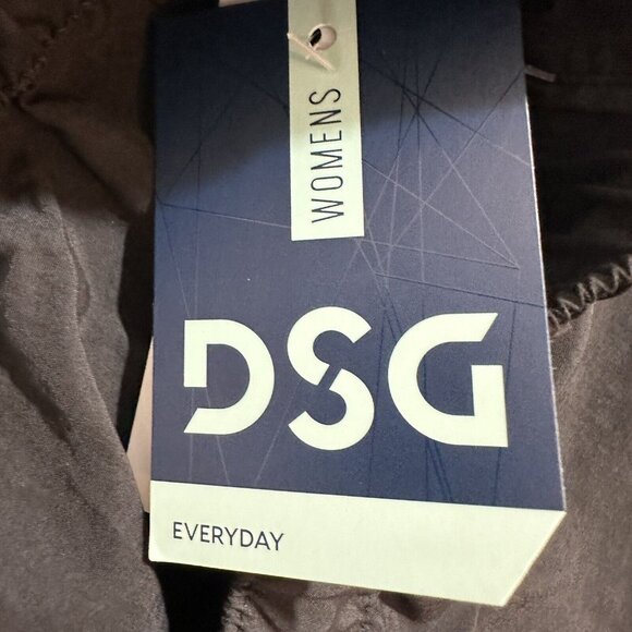 NWT DSG Womens High Rise Notched Shorts 3” Inseam Pockets, Size Medium - Picture 7 of 10